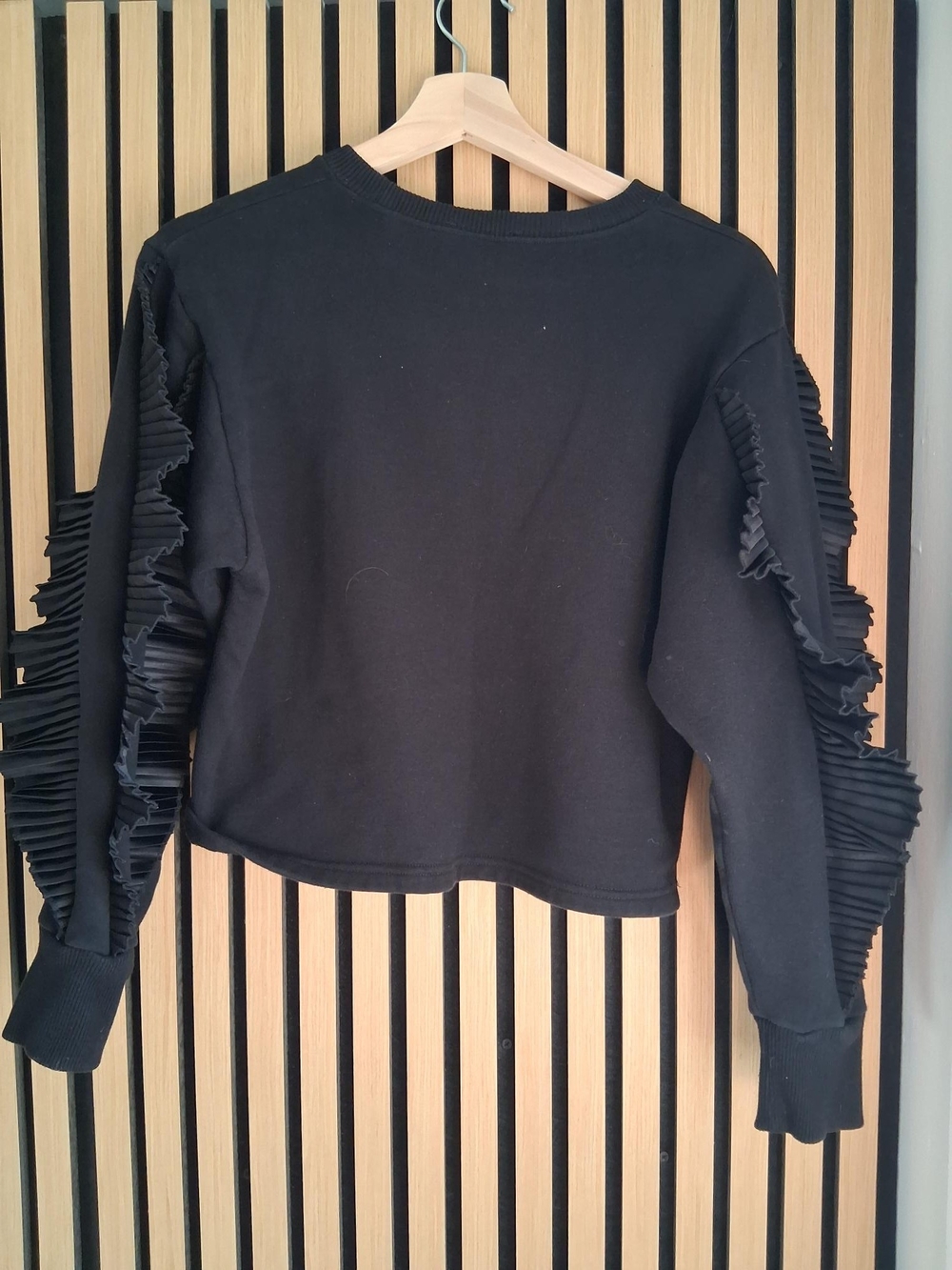 Zara Black Ruffle-Sleeve Sweatshirt